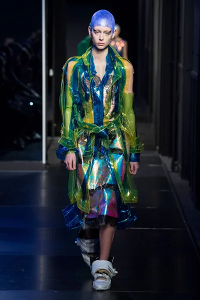 Look 16